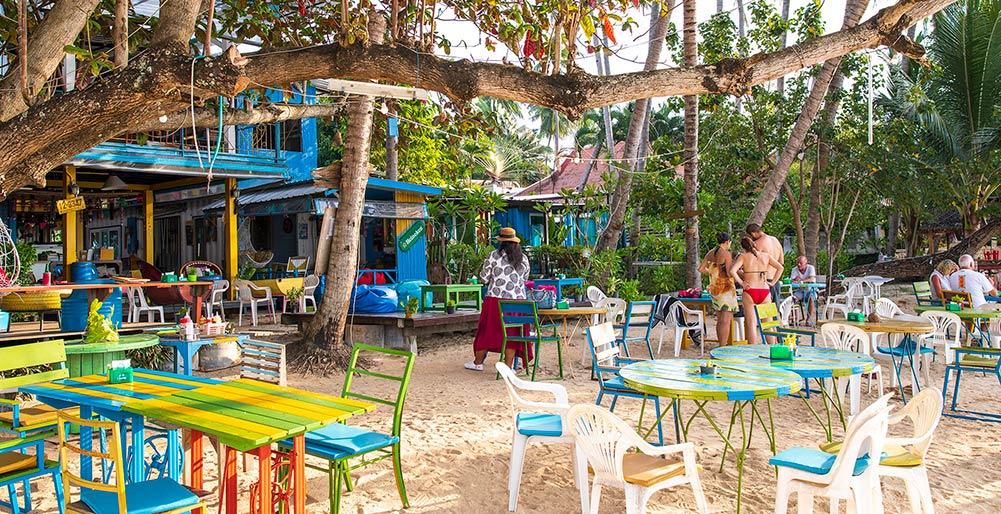 Tawantok Beach Villas - Beachfront restaurant near the villa
